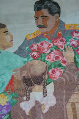 Музею Йошкар-Олы подарили панно со Сталиным и детьми