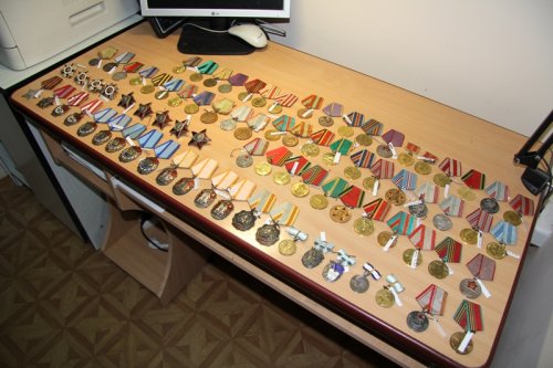 В Марий Эл судебные приставы конфисковали у мужчины ордена и медали