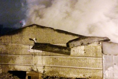 В Йошкар-Оле загорелись складские помещения В Йошкар-Оле загорелись складские помещения