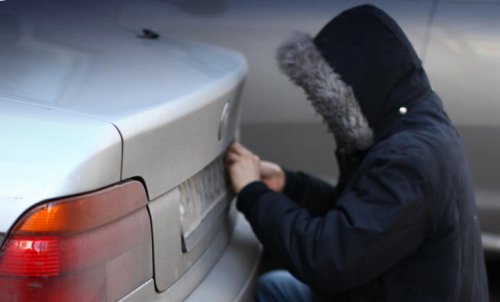 В Марий Эл учащийся колледжа требовал выкуп за украденные номера машины
