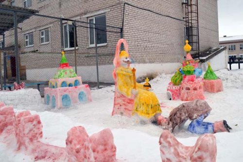 Осужденные Марий Эл воссоздали кадры из фильмов с помощью снега