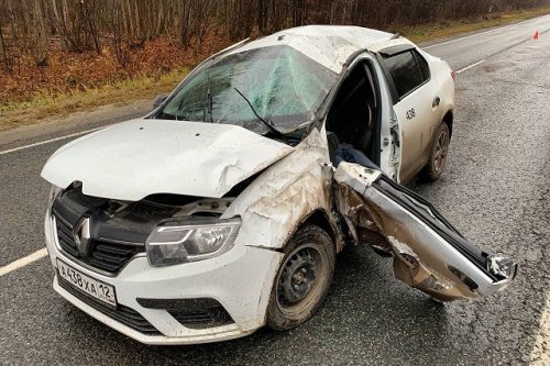 Сегодня утром на Козьмодемьянском тракте опрокинулась иномарка, водитель погиб