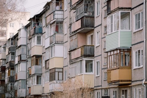 Жителям России в перспективе грозят штрафами за самовольную обшивку или остекление балконов