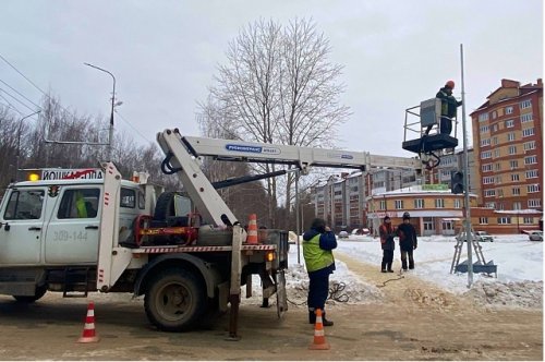 На перекрёстке улиц Машиностроителей и Чернякова в Йошкар-Оле устанавливают светофор