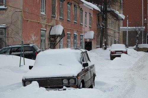 Управляющим компаниям дано пять дней, чтобы убрать снег во дворах города Йошкар-Олы