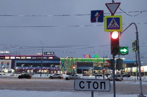 Светофор на перекрёстке бульвара Чавайна и улицы Кирова в Йошкар-Оле работает в новом режиме
