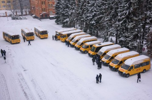 Школы Марий Эл накануне Нового года получили новые автобусы